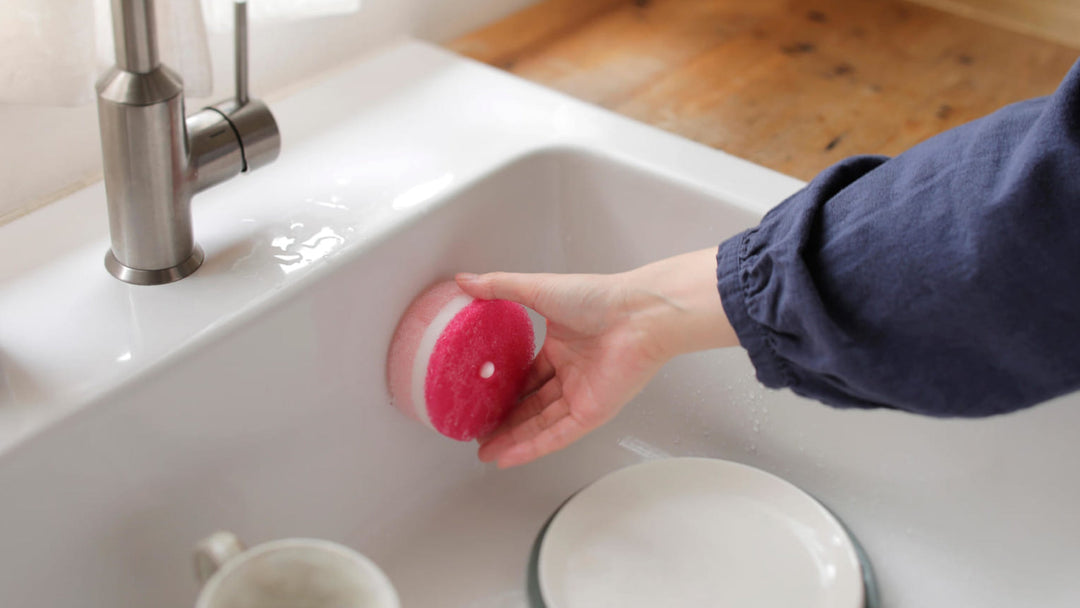 ❤️ POCO Kitchen Sponge with Suction Cup is a stylish from JAPAN