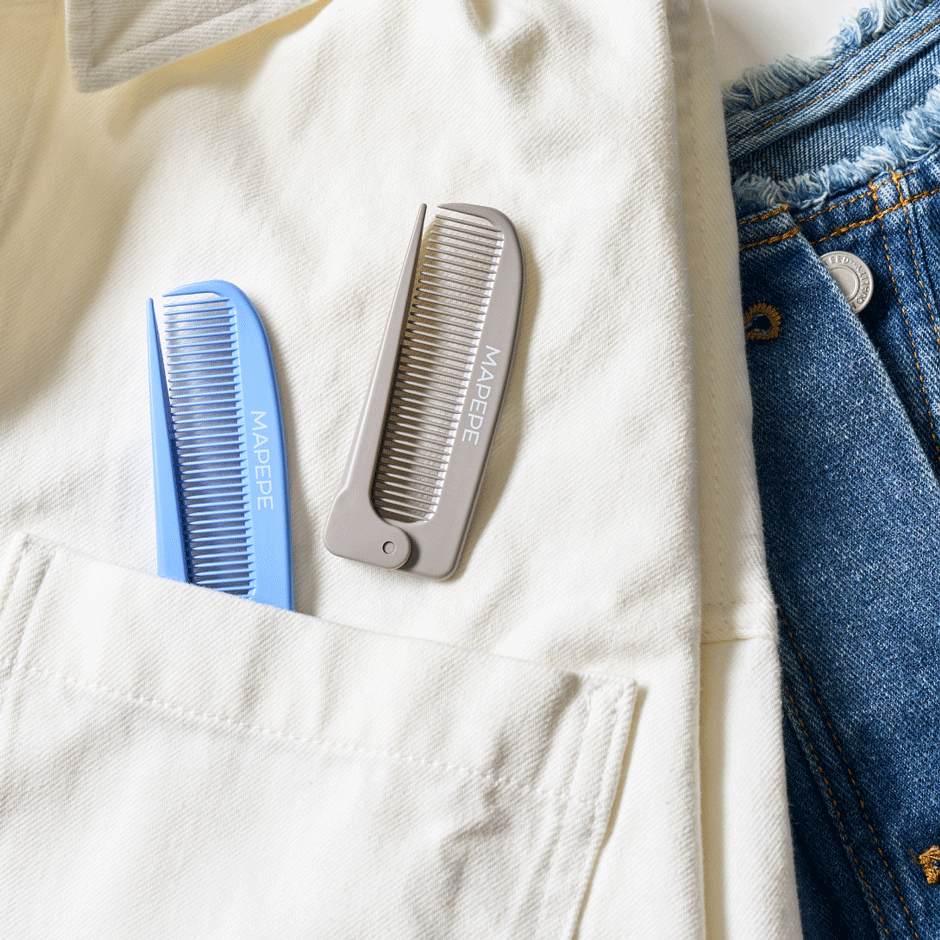New colors are now available for the "Compact Pocket Comb," a palm-sized, foldable comb that's easy to carry.