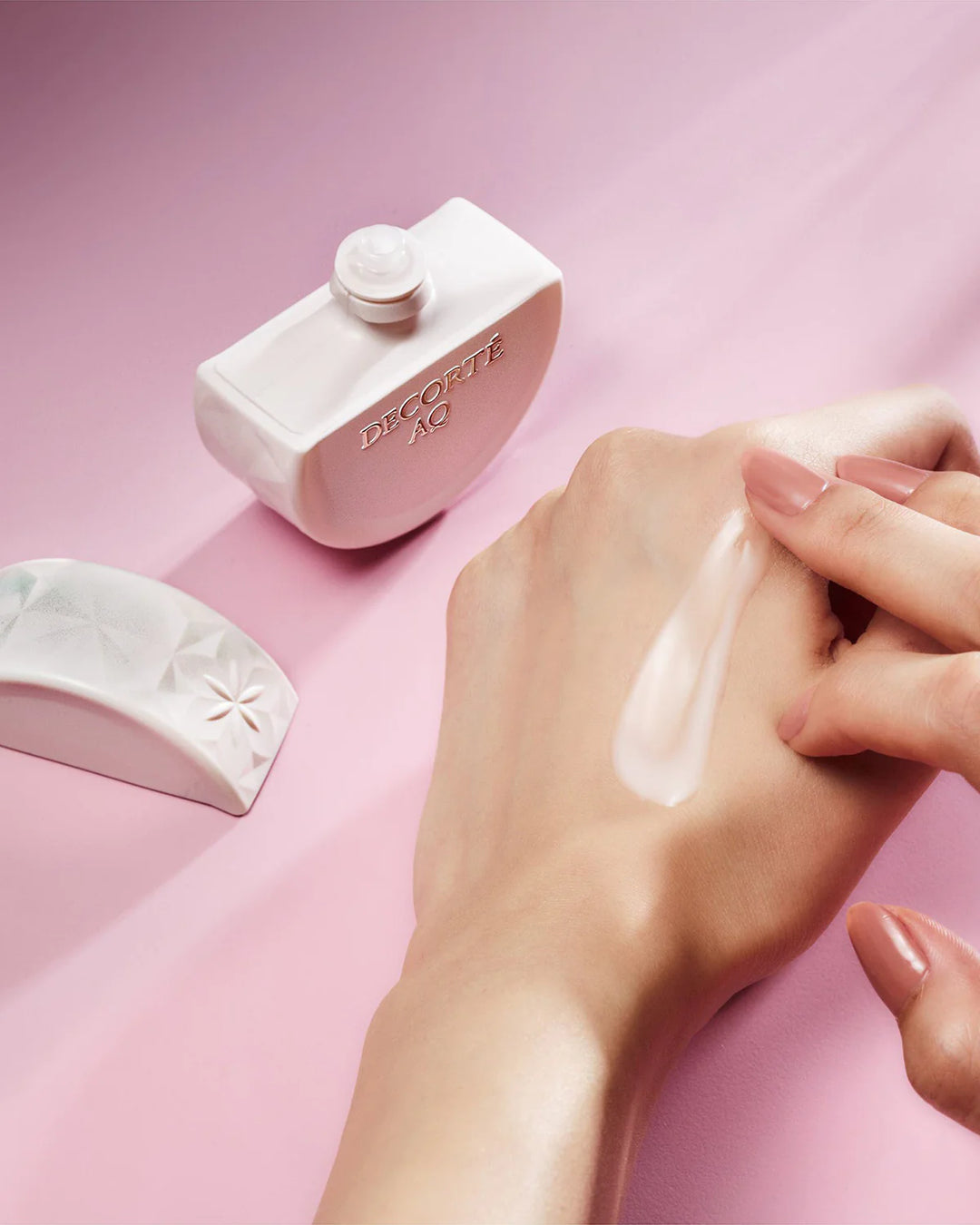 DECORTE AQ Hand Essence