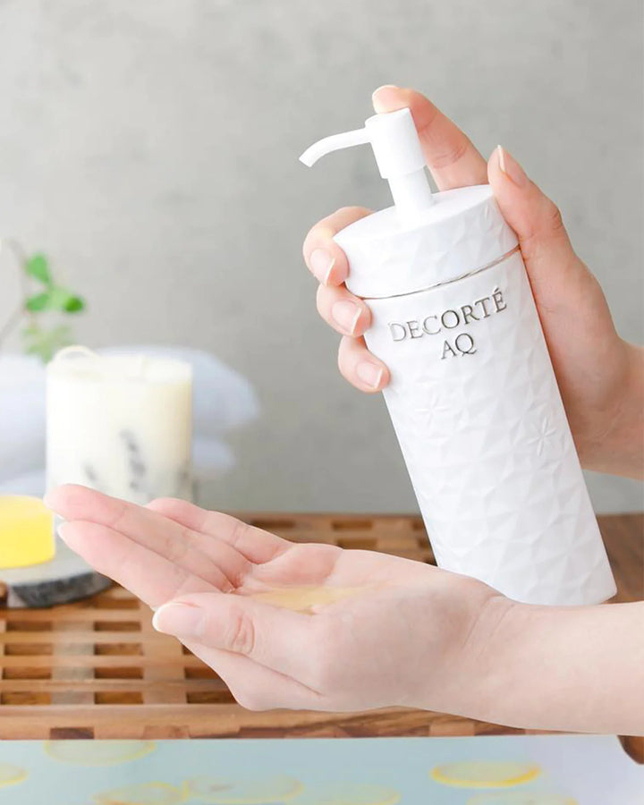 DECORTE AQ Cleansing Oil