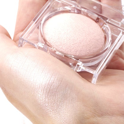 CANMAKE Moon Glow Hightlighter