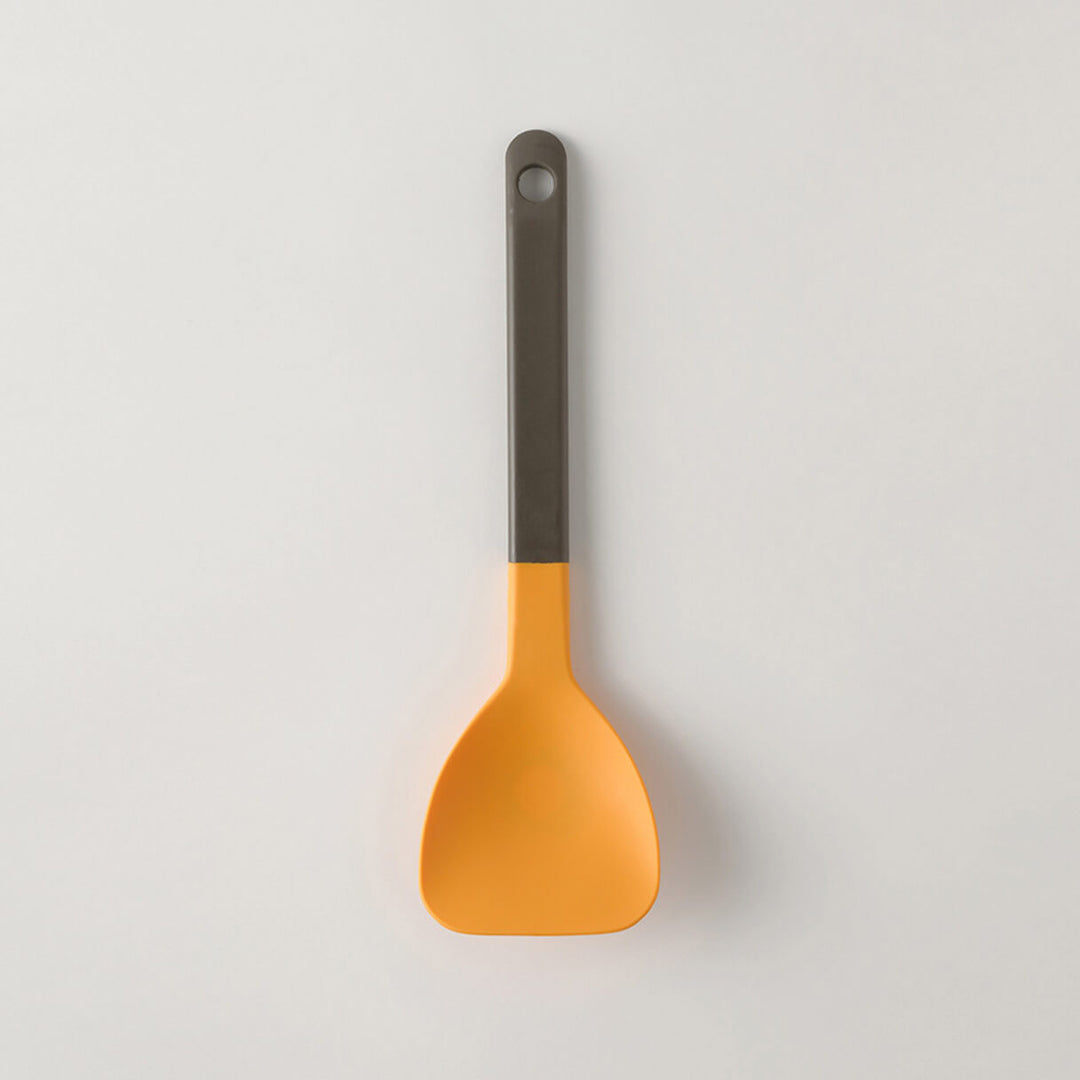 A spoon spatula that scoops everything