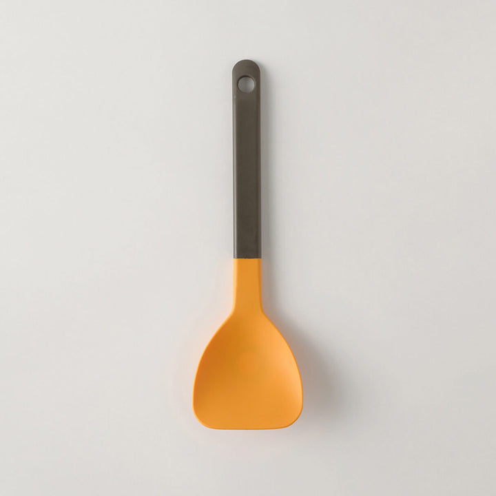 A spoon spatula that scoops everything